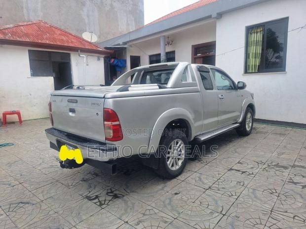 Toyota Hilux 2012 Silver