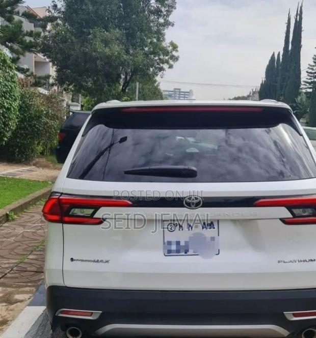 Toyota Grand Highlander Hybrid 2025 Off white