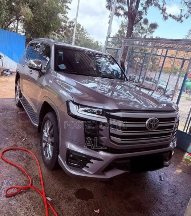 Toyota Land Cruiser 2022 Gold