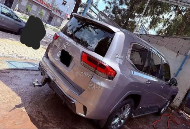 Toyota Land Cruiser 2022 Gold