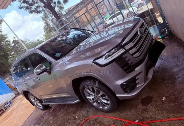 Toyota Land Cruiser 2022 Gold