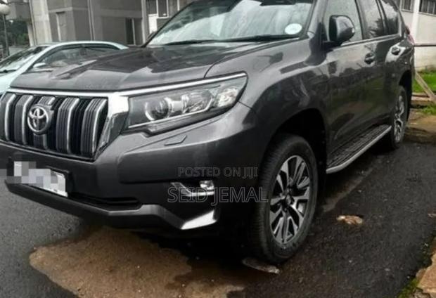 Toyota Land Cruiser Prado 2022 Gray