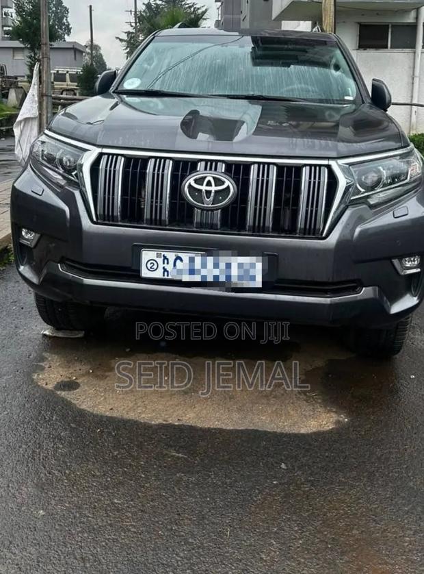 Toyota Land Cruiser Prado 2022 Gray