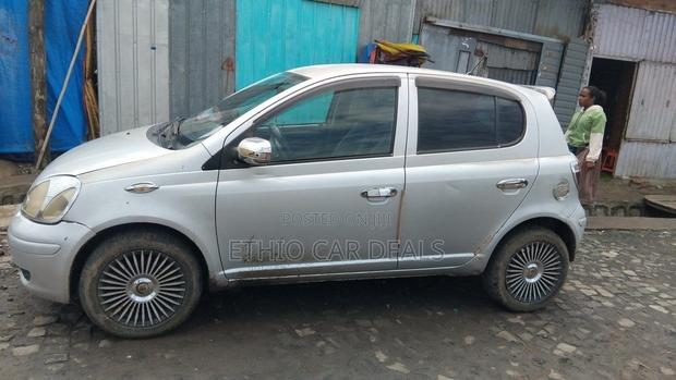 Toyota Vitz 2004 Silver