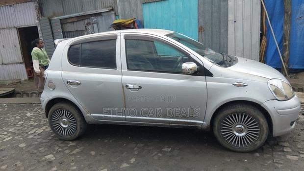 Toyota Vitz 2004 Silver