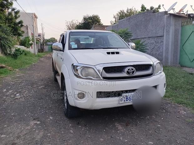 Toyota Hilux 2008 White