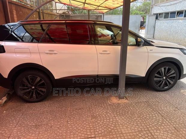 Peugeot 5008 2022 White