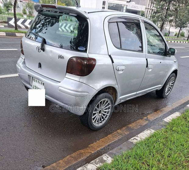 Toyota Vitz 2003 Silver