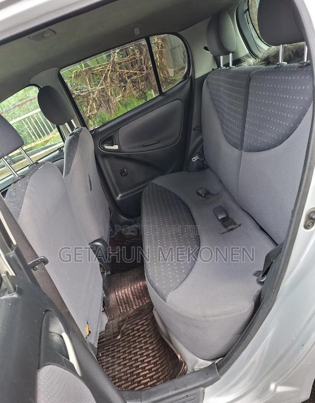 Toyota Vitz 2003 Silver
