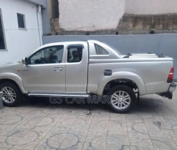 Toyota Hilux 2012 Silver