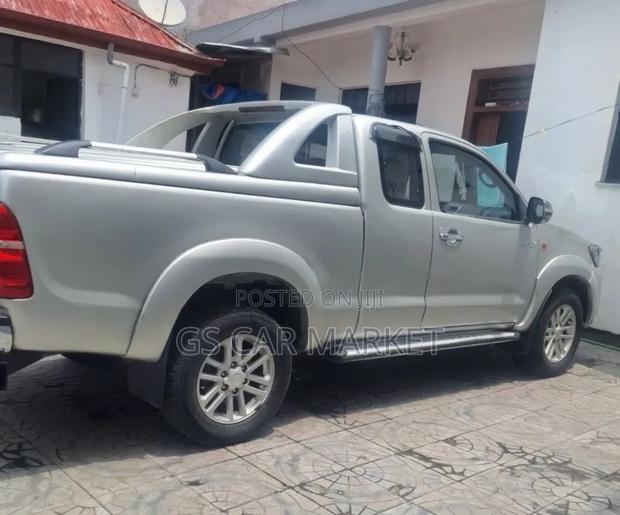 Toyota Hilux 2012 Silver