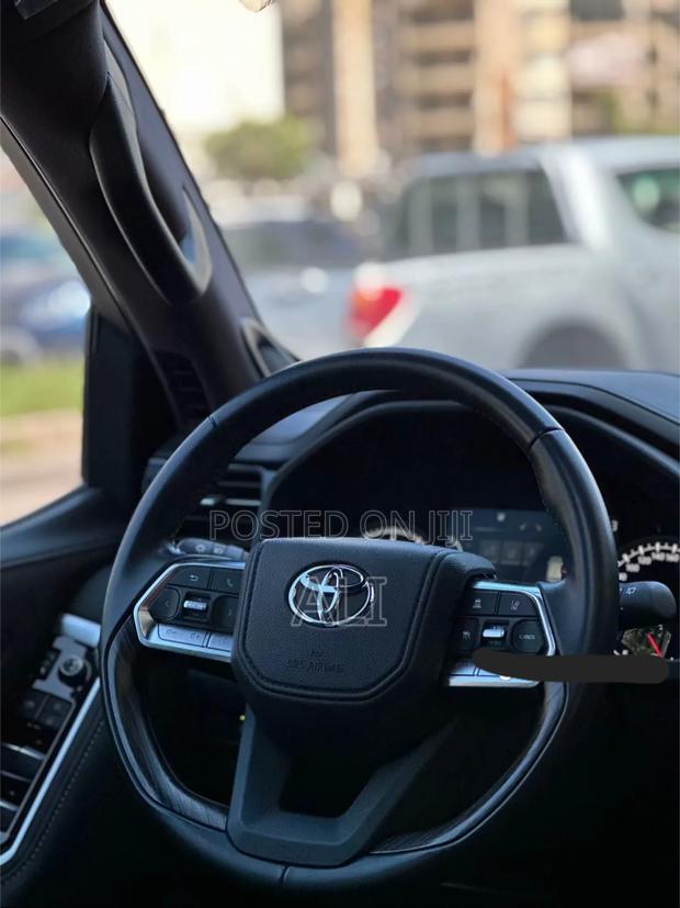 Toyota Land Cruiser 2022 Gold