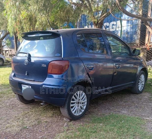 Toyota Vitz 2004 Blue