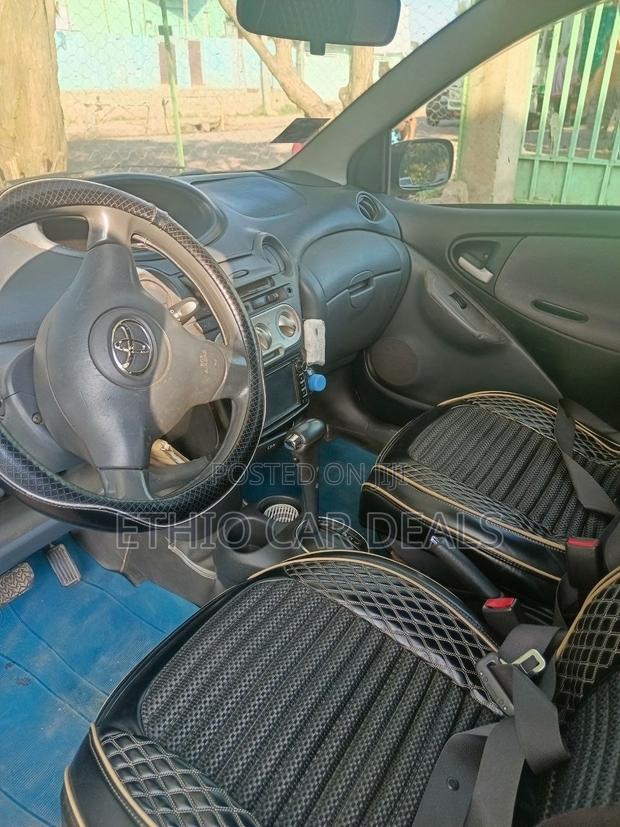 Toyota Vitz 2004 Blue