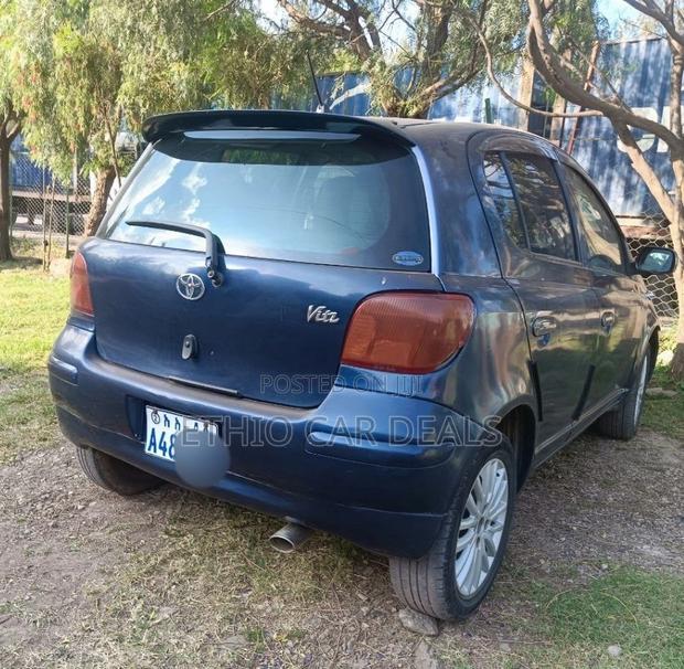 Toyota Vitz 2004 Blue