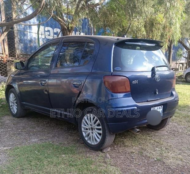 Toyota Vitz 2004 Blue