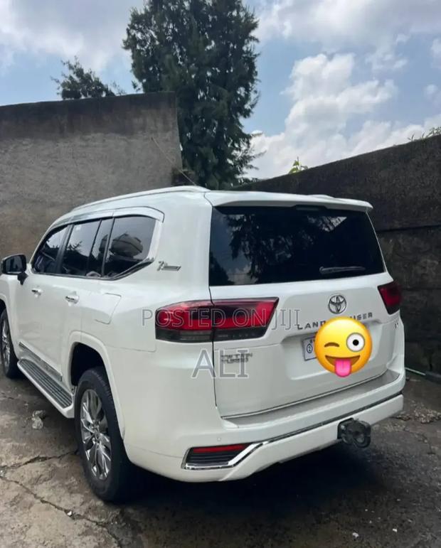 Toyota Land Cruiser 2022 White