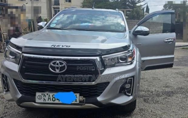 Toyota Hilux 2018 Silver