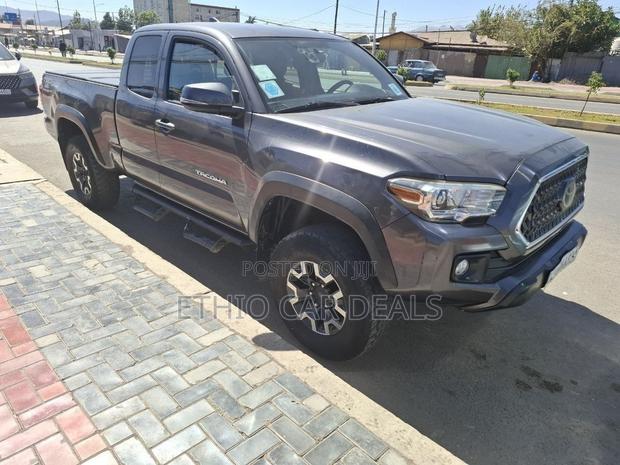 Toyota Tacoma 2018 Black