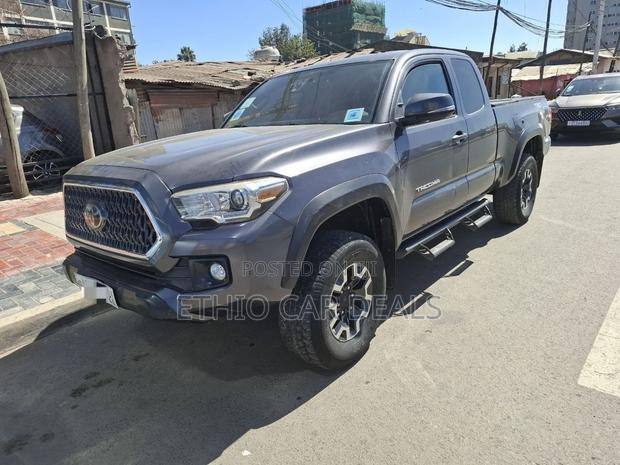 Toyota Tacoma 2018 Black