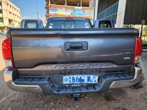 Toyota Tacoma 2018 Black
