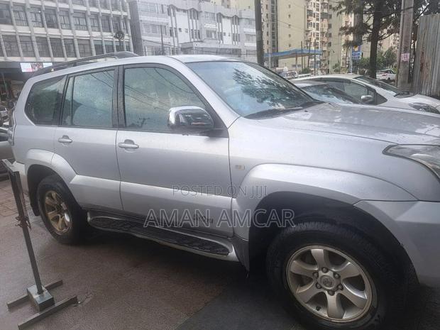 Toyota Land Cruiser 2005 Gray