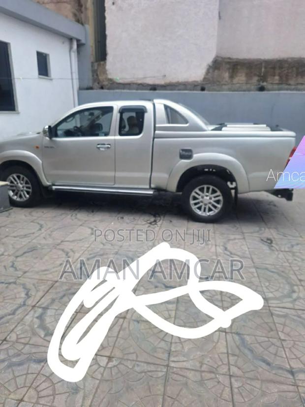 Toyota Hilux 2012 Silver