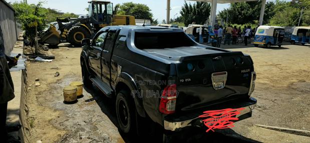 Toyota Hilux 2013 Black