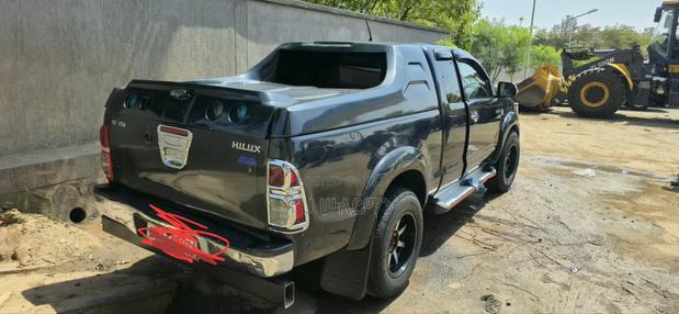 Toyota Hilux 2013 Black