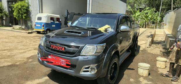 Toyota Hilux 2013 Black