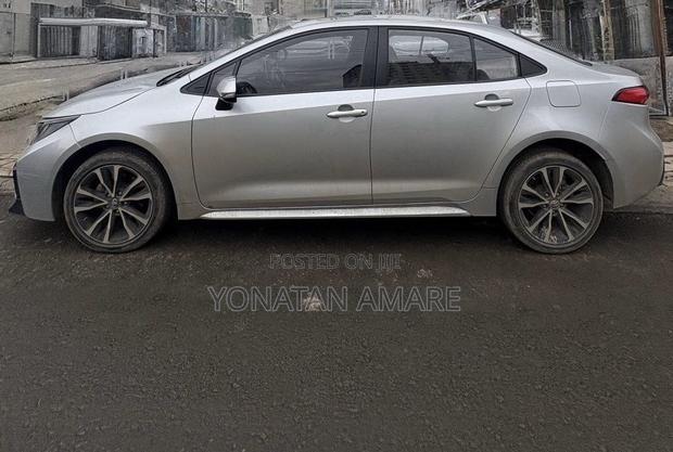 Toyota Corolla 2022 Silver