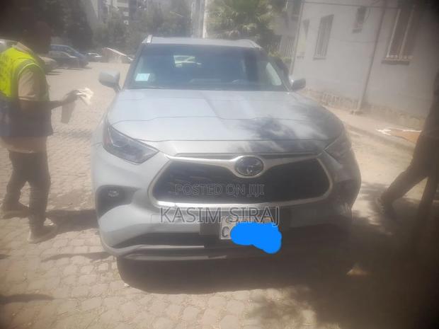 Toyota Highlander 2024 Blue