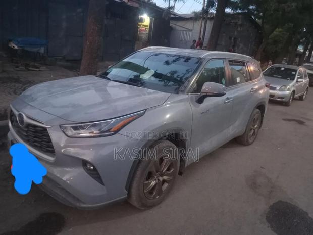 Toyota Highlander 2024 Blue