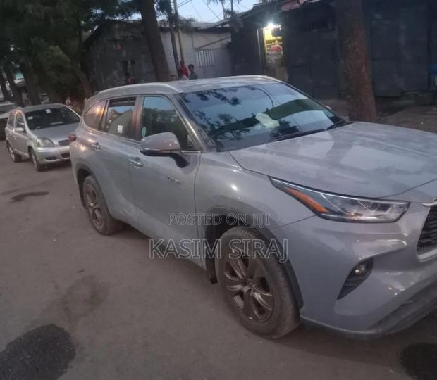 Toyota Highlander 2024 Blue