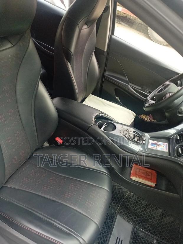 BYD E2 43 kWh 94 hp FWD 2023 Gray