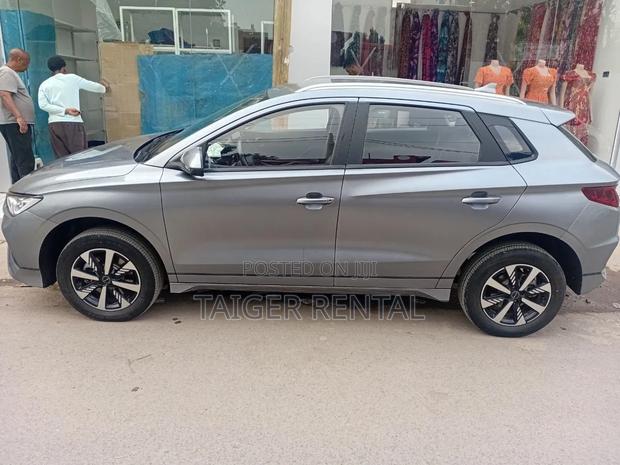 BYD E2 43 kWh 94 hp FWD 2023 Gray