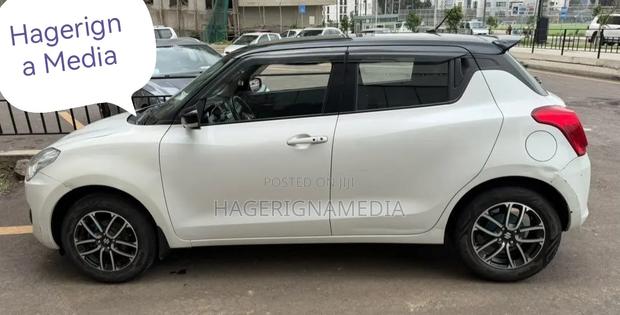 Suzuki Swift 2022 White