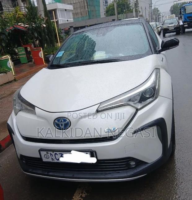 Toyota C-HR 2022 White
