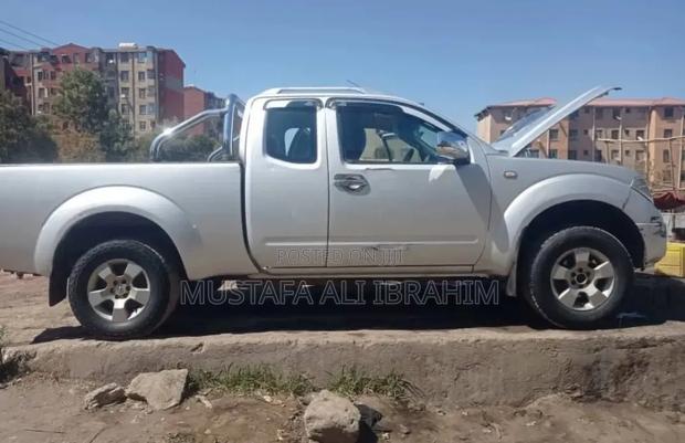 Nissan Navara 2005 Silver