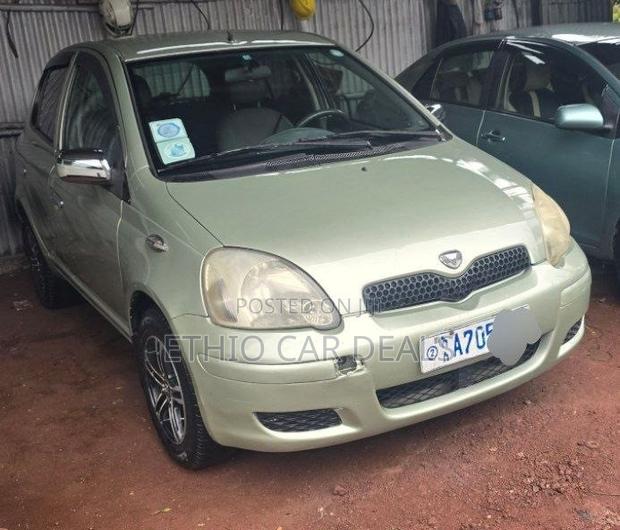 Toyota Vitz 2002 Gold