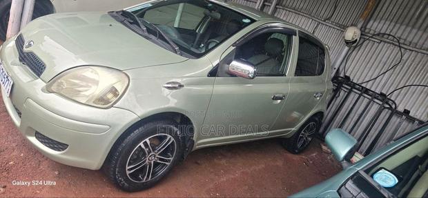 Toyota Vitz 2002 Gold