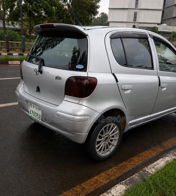 Toyota Vitz 2003 Silver