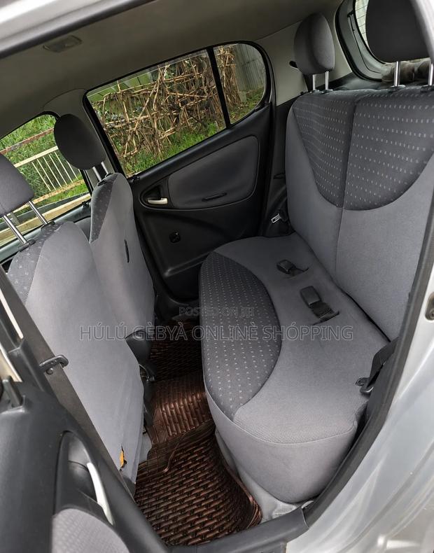 Toyota Vitz 2003 Silver