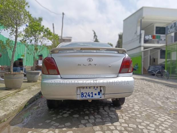 Toyota Platz 2001 Silver