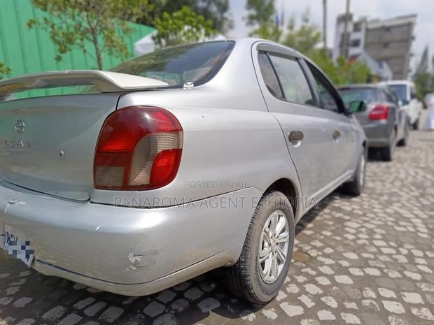 Toyota Platz 2001 Silver