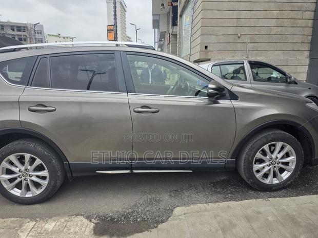 Toyota RAV4 2016 Gold