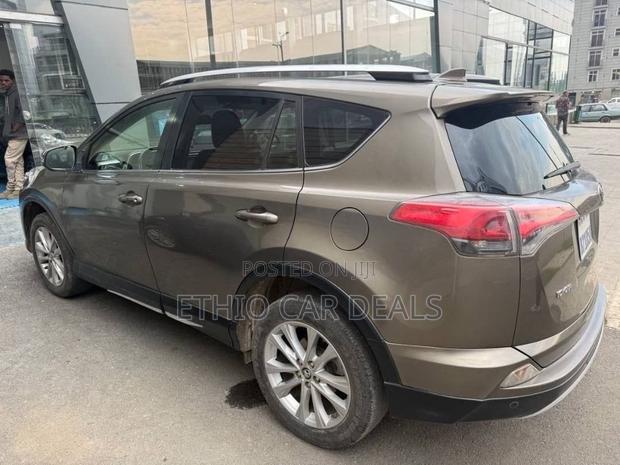 Toyota RAV4 2016 Gold