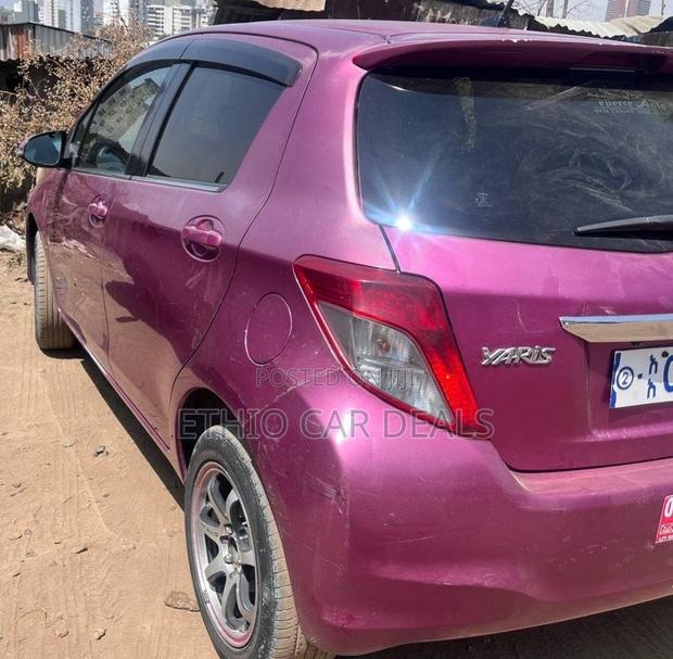Toyota Yaris 2012 Pink