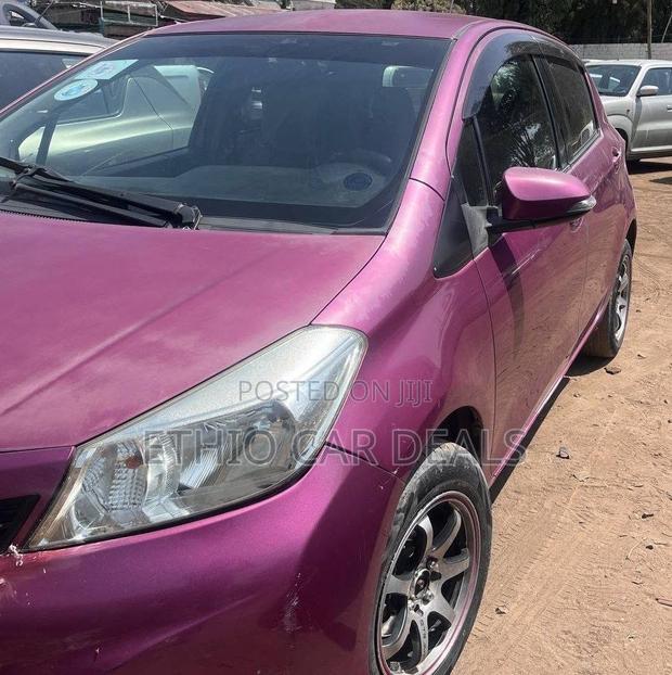 Toyota Yaris 2012 Pink