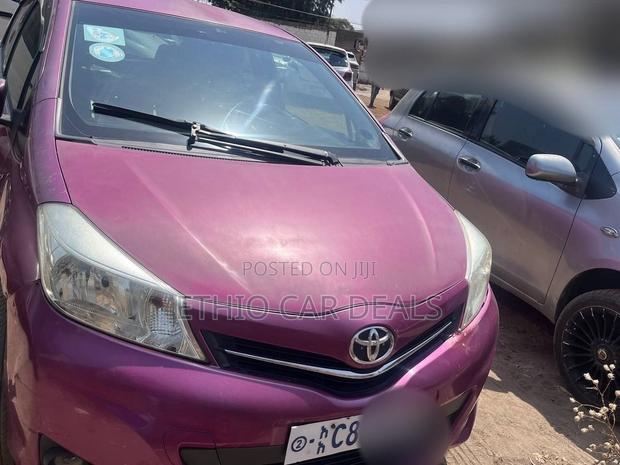 Toyota Yaris 2012 Pink